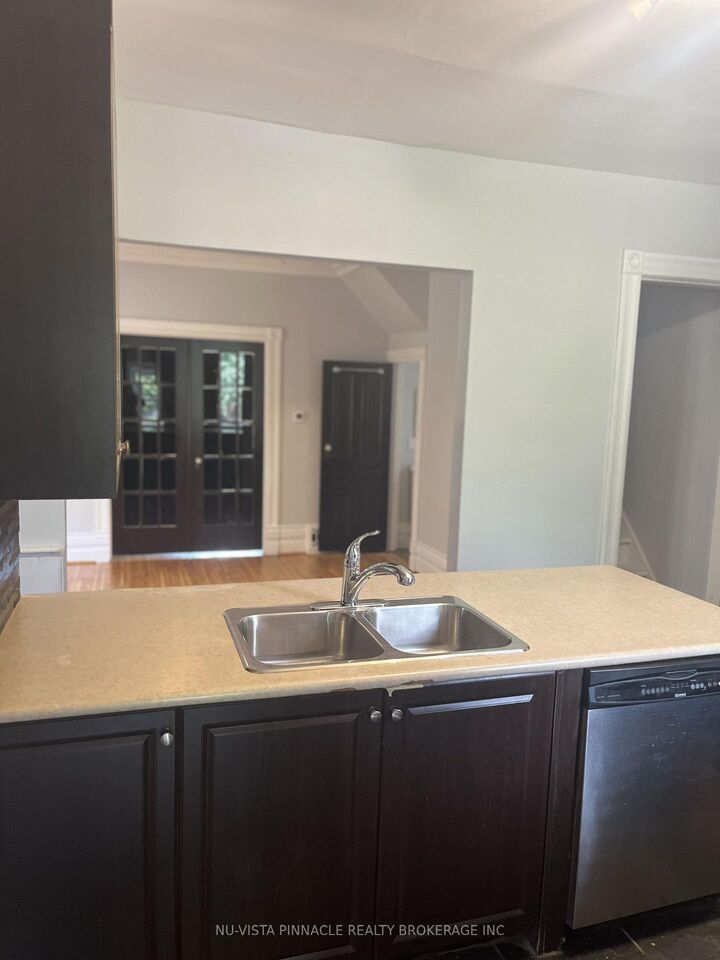 Property Photo: 572 Oxford Street E ON N5Y 3J1