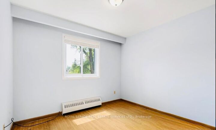 Property Photo: 50 Peter Street 2 ON L5H 2G8