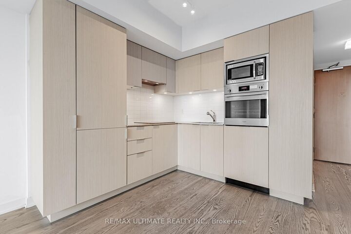 Property Photo:  11 Wellesley Street W 5003  ON M4Y 0G4 