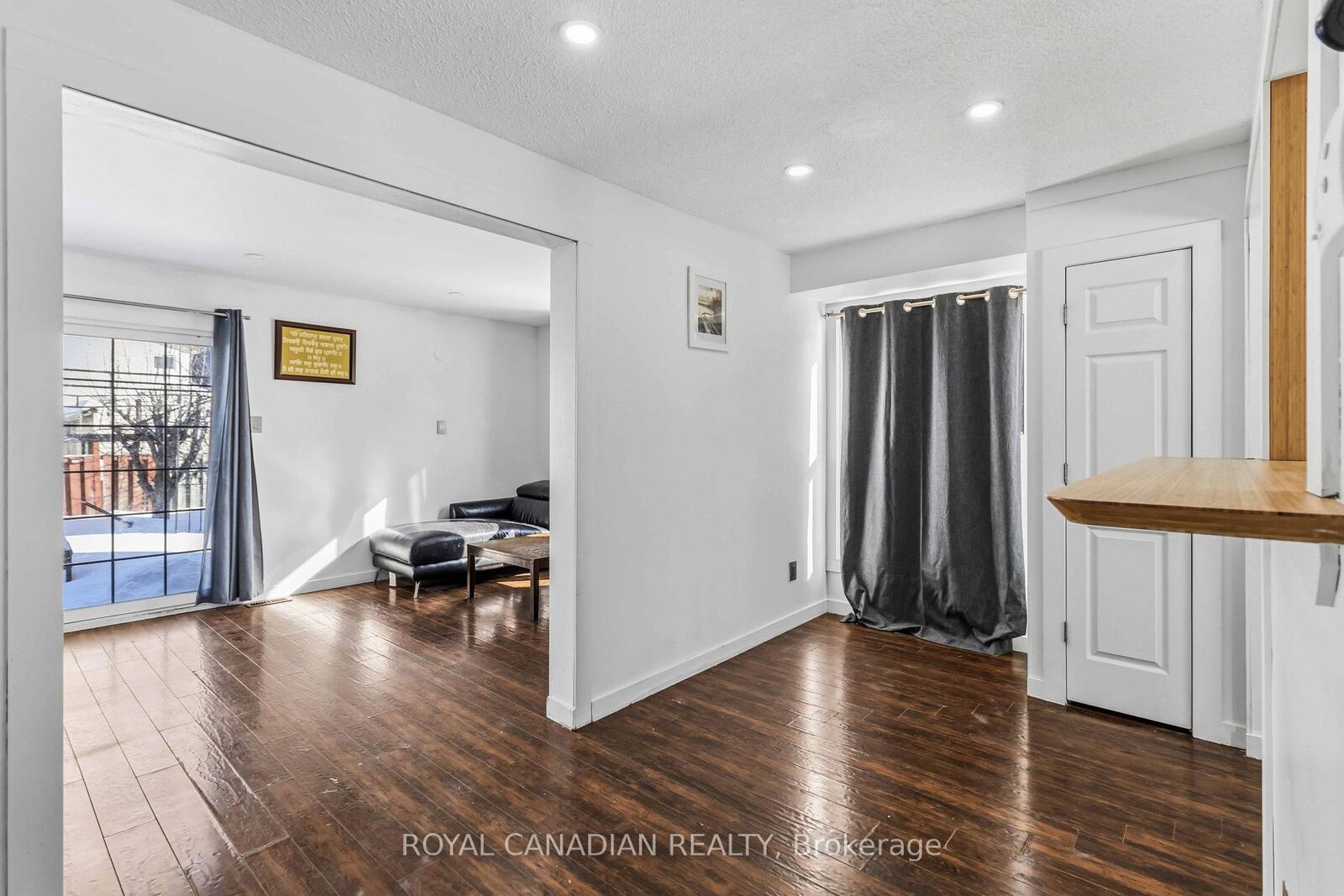 Property Photo: 9 Horatio Court ON L6S 1X8
