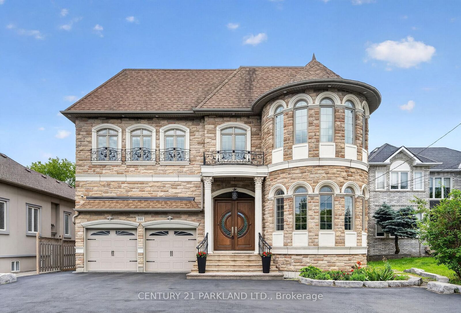Property Photo: 101 Elgin Mills Road W ON L4C 4M1