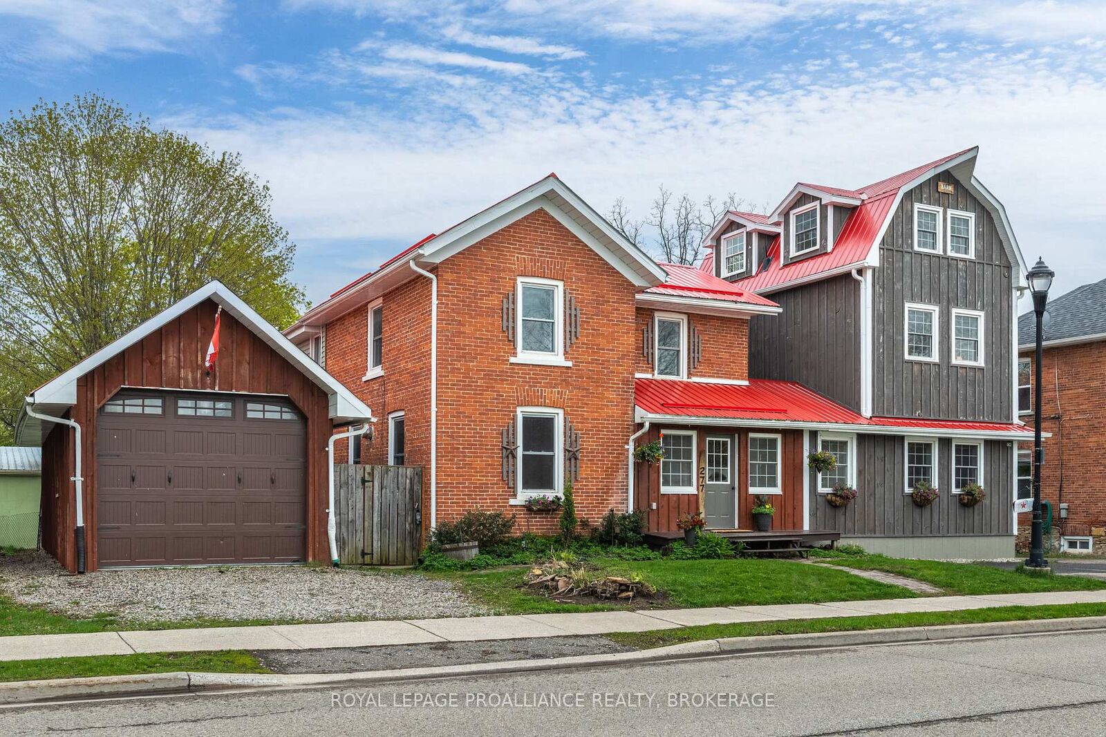 Property Photo:  277 Brock Street  ON K7G 1K5 