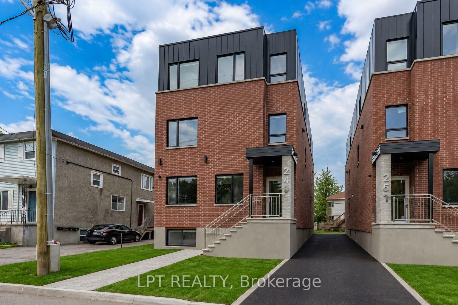 Property Photo:  249 Columbus Avenue 7  ON K1K 1P5 