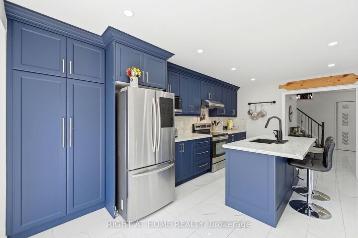 Property Photo: 2295 Wildwood Crescent ON L1X 2R8