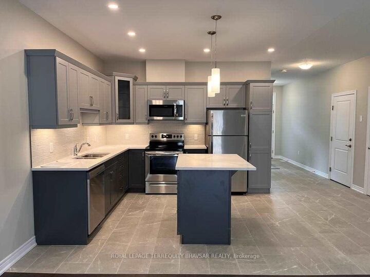 Property Photo:  45 Dorchester Boulevard 32  ON L2M 0C4 