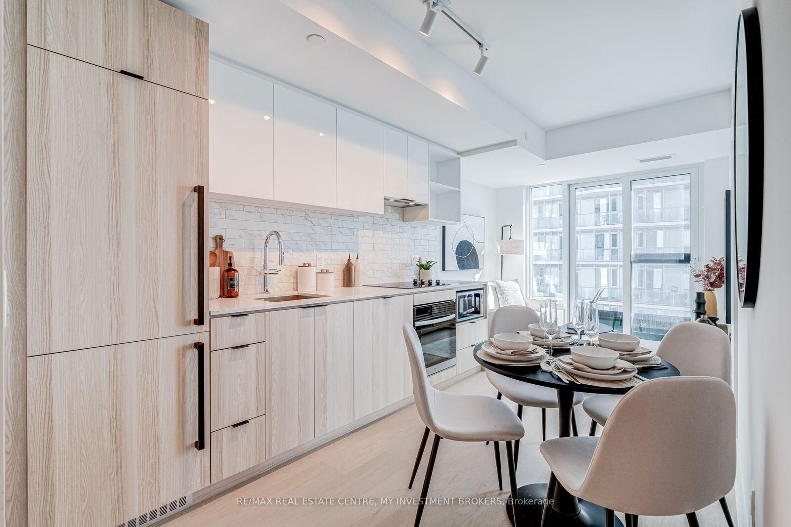 Property Photo: 252 Church Street 4509 ON M5B 0E6