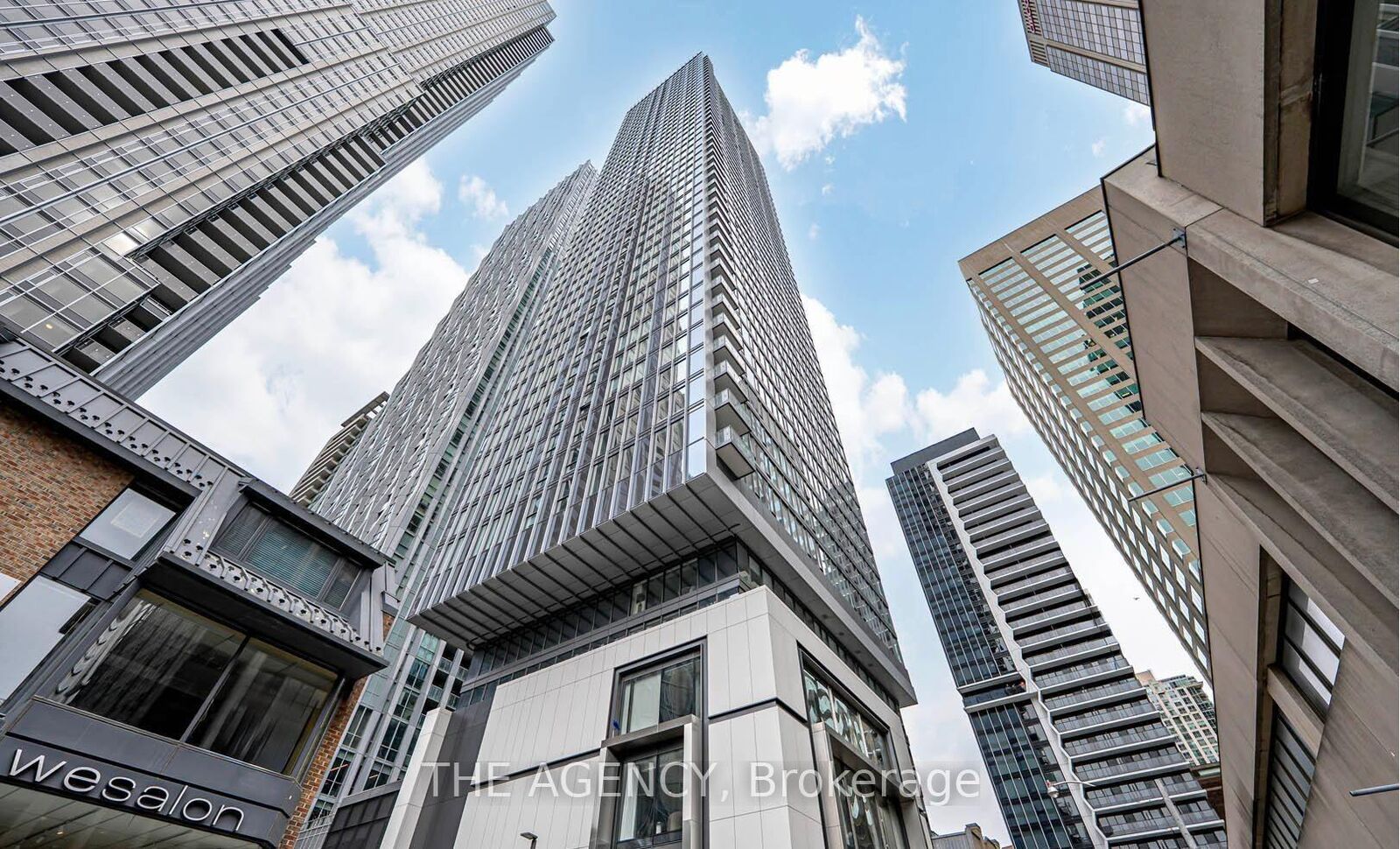 Property Photo:  8 Cumberland Street 703  ON M4W 0B6 