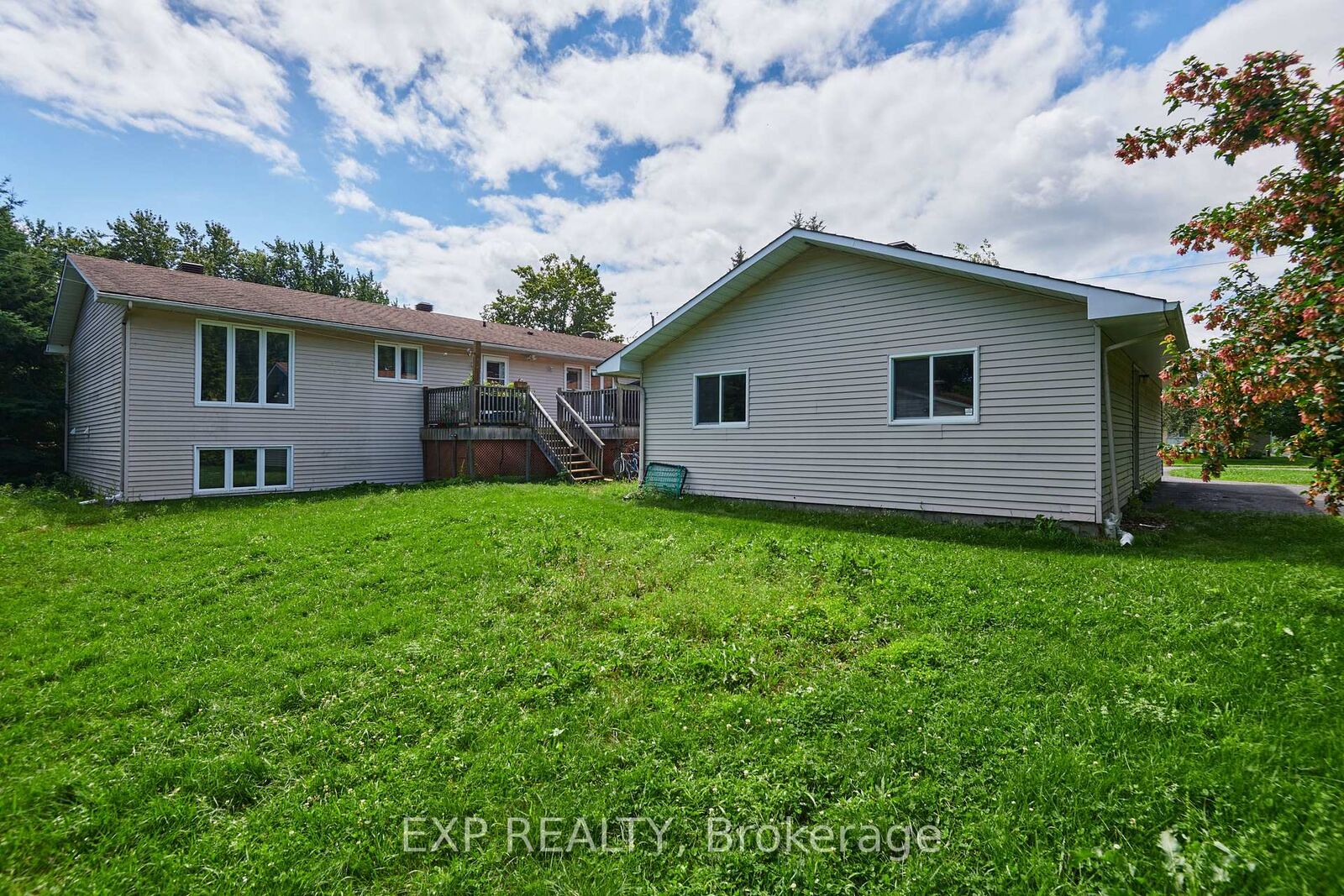 Property Photo: 1383 Keswick Drive ON K4P 1A8