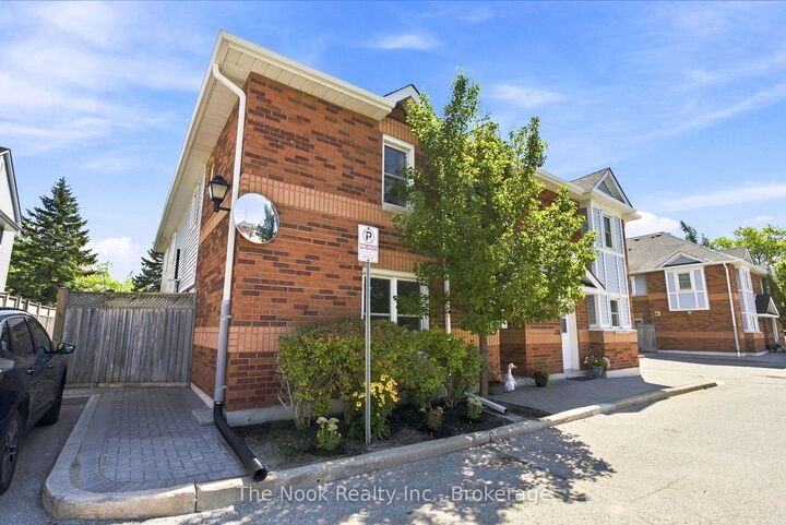 Property Photo: 12421 Ninth Line 127 ON L4A 1J3