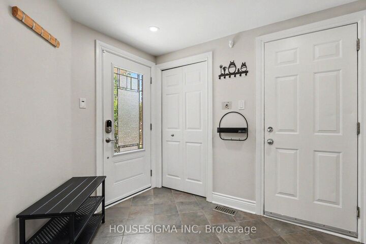 Property Photo: 101 Kittiwake Drive ON K2S 1Z8