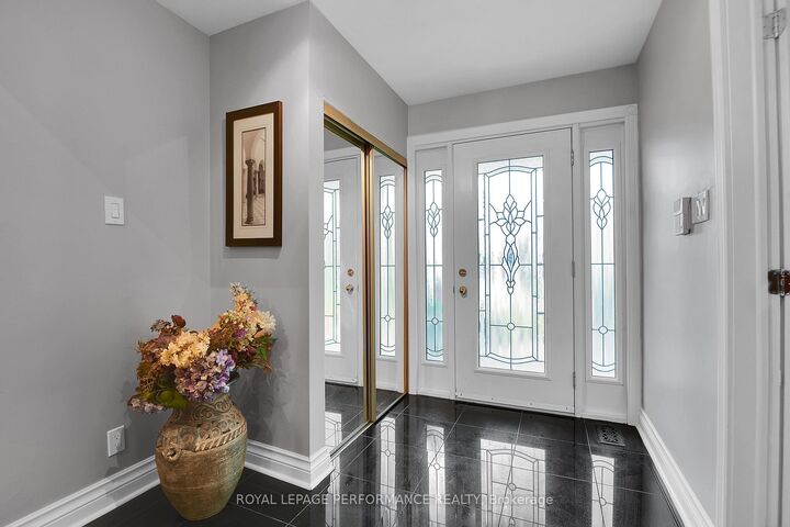 Property Photo: 1841 Beattie Avenue ON K1H 5R7