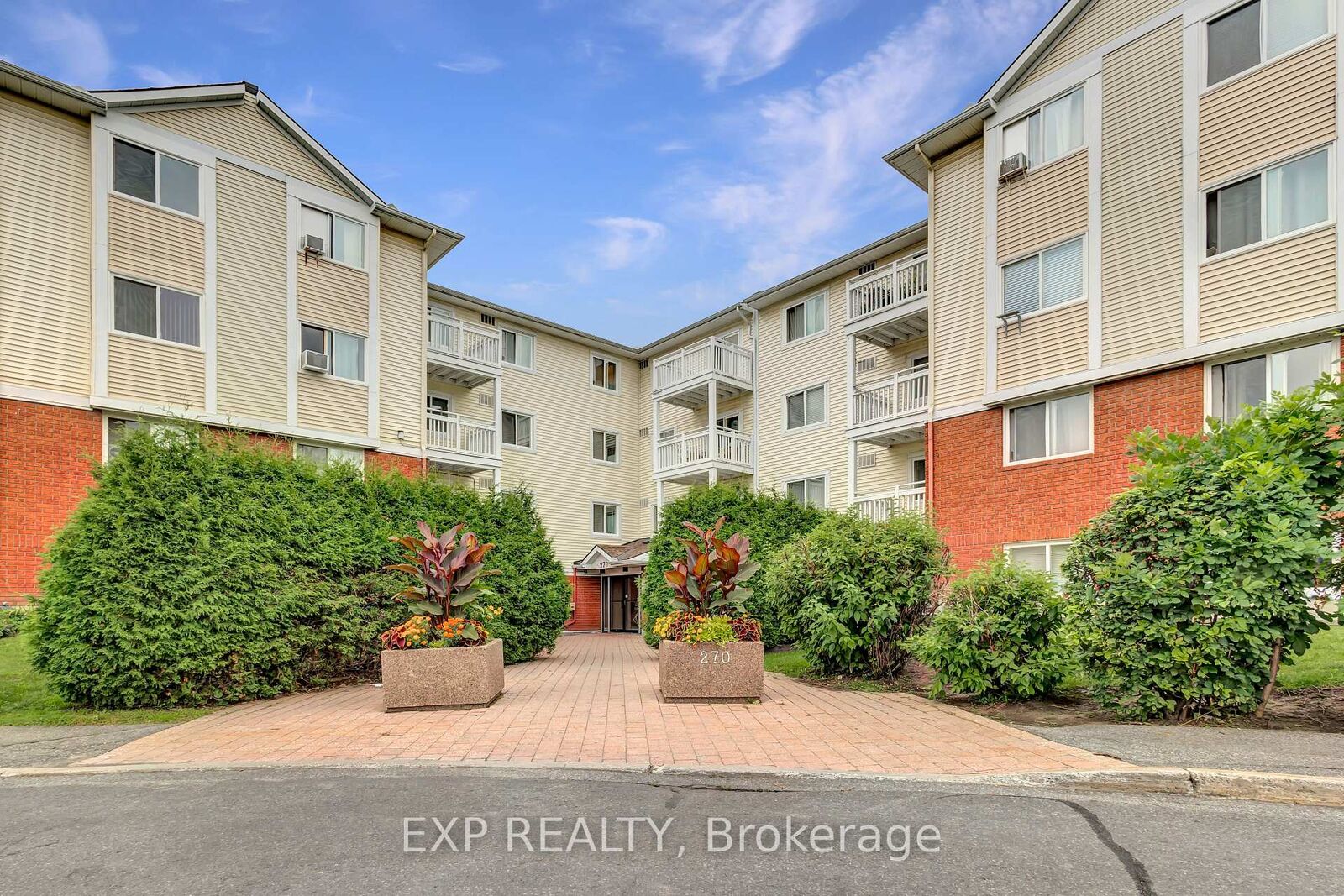 Property Photo:  270 Lorry Greenberg Drive 218  ON K1T 3K2 