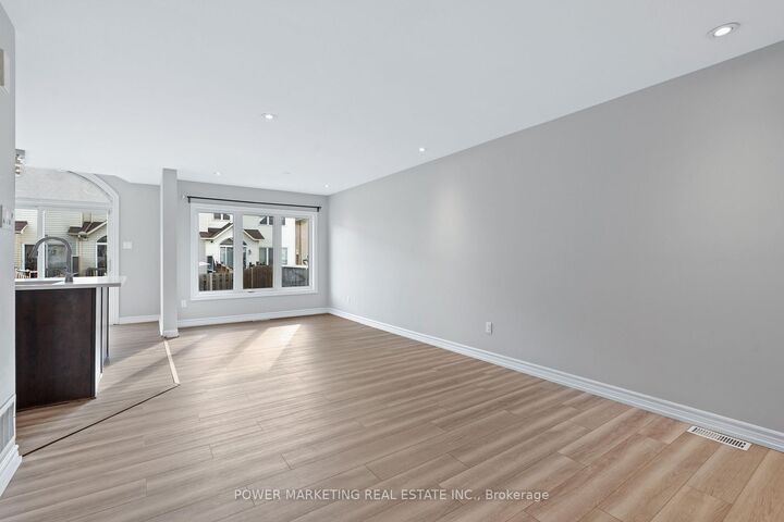 Property Photo: 245 Silvermoon Crescent ON K4A 0P8