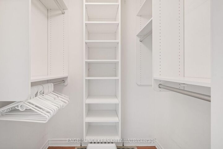Property Photo: 234 Rideau Street 1112 ON K1N 0A9