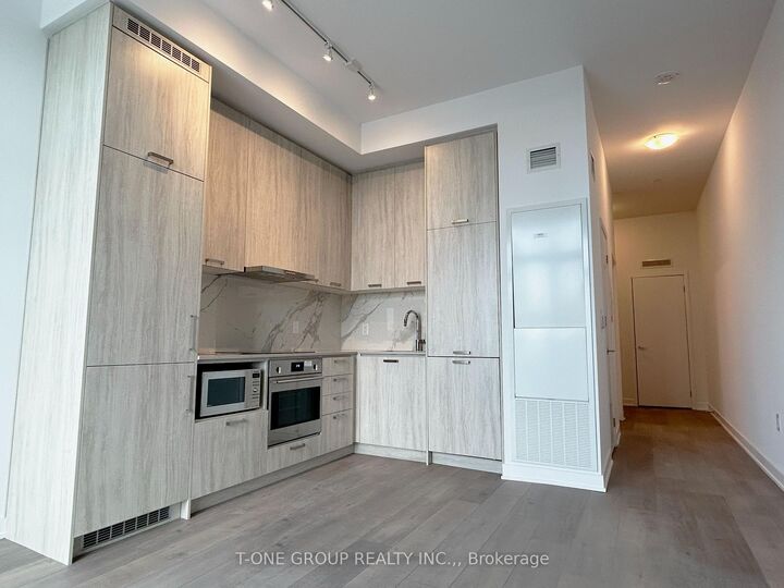 Property Photo:  38 Honeycrisp Crescent 312  ON L4K 0M8 