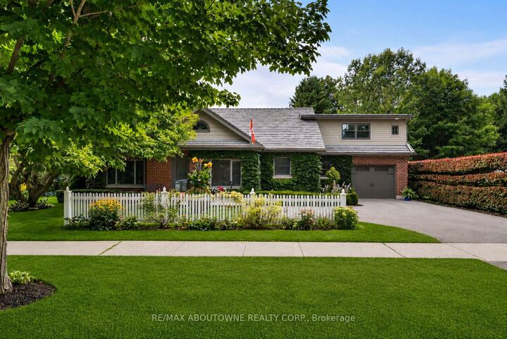 23 Alice Street E — photo 1
