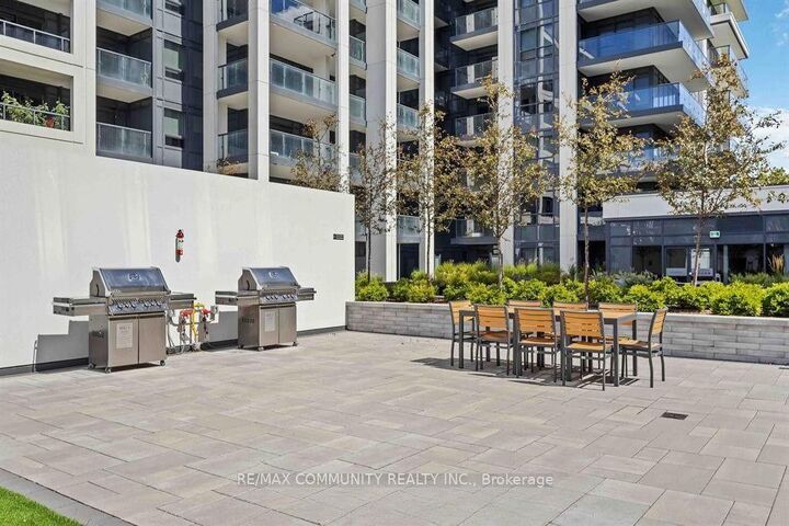 Property Photo:  8 Cedarland Drive 1105  ON L6G 0H4 