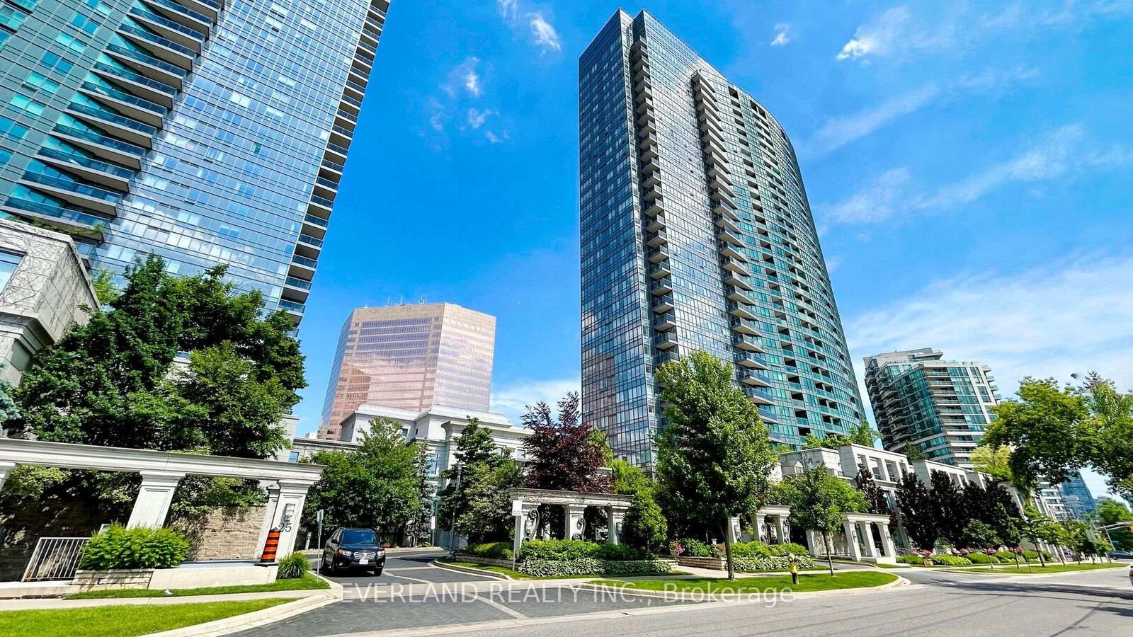 Property Photo: 15 Greenview Avenue 707 ON M2M 4M7