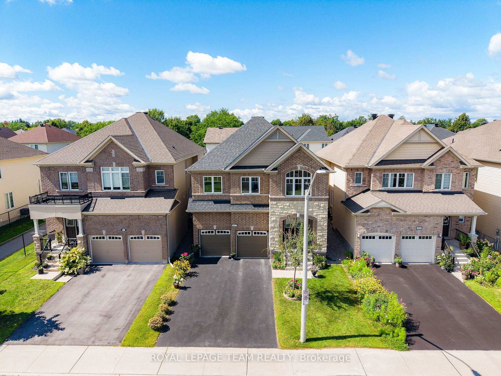 Property Photo:  607 Parade Drive  ON K2S 0Y5 