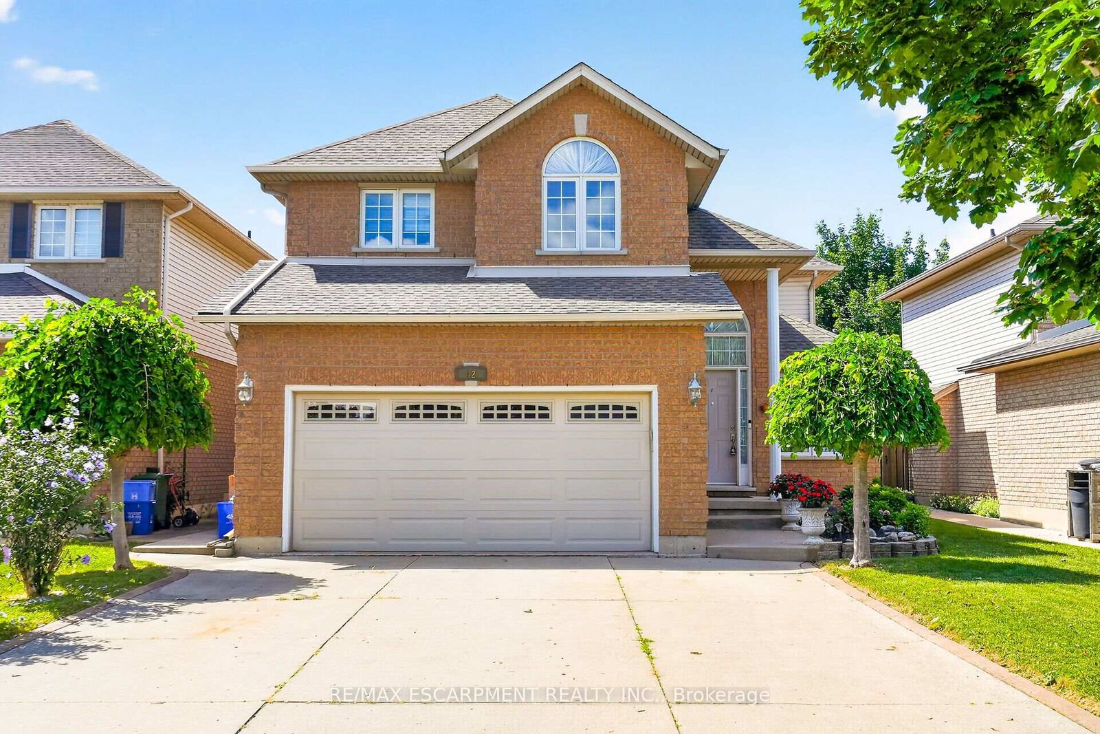 Property Photo: 42 Hillgarden Drive ON L8J 3R3