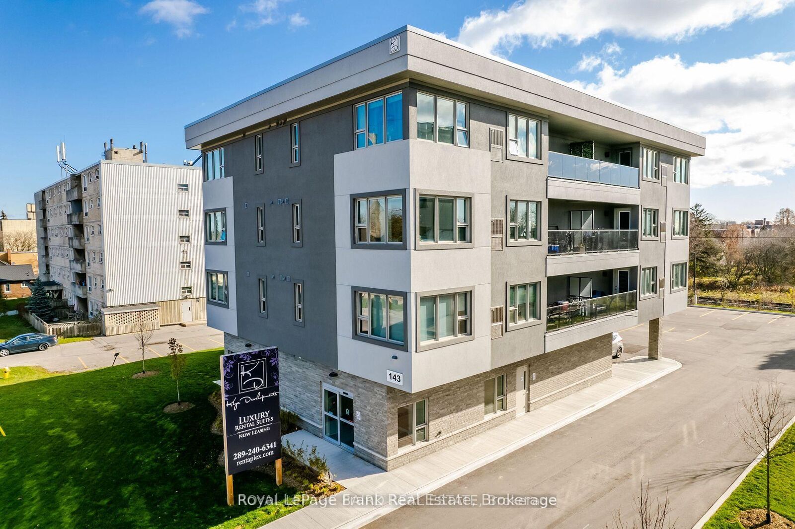 Property Photo:  143 Bloor Street W 302  ON L1J 1P5 