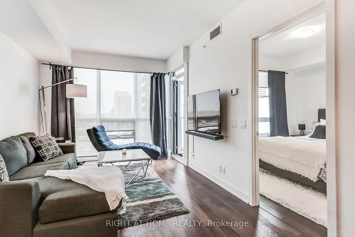 Property Photo: 2212 Lake Shore Boulevard W 2710 ON M8V 0C2