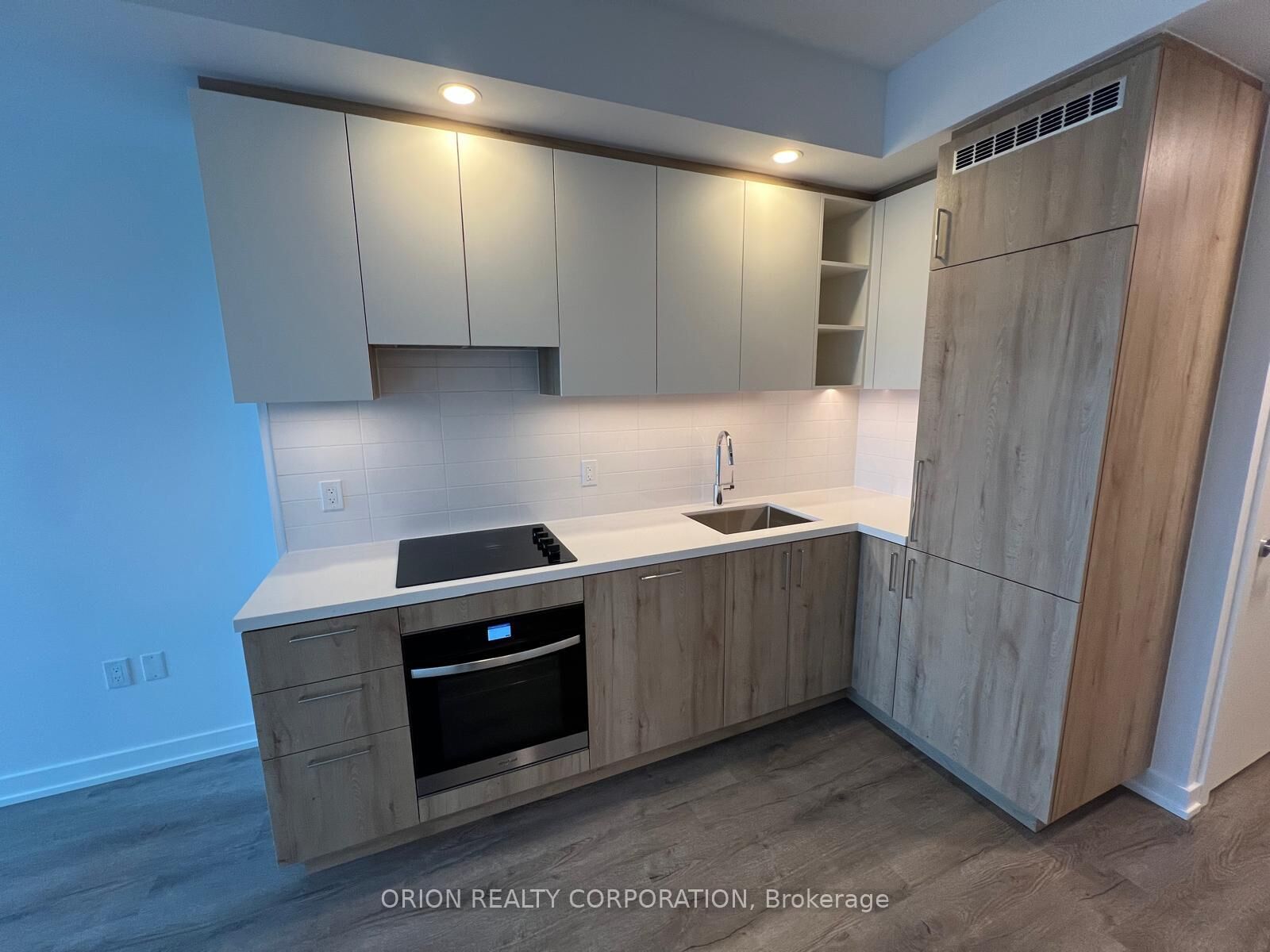 Property Photo:  5 Meadowdale Road 703  ON L4K 0C7 
