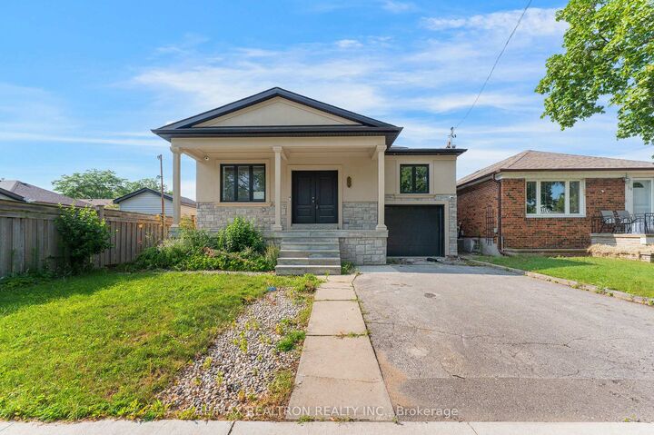 32 Bradfield Avenue W — photo 1