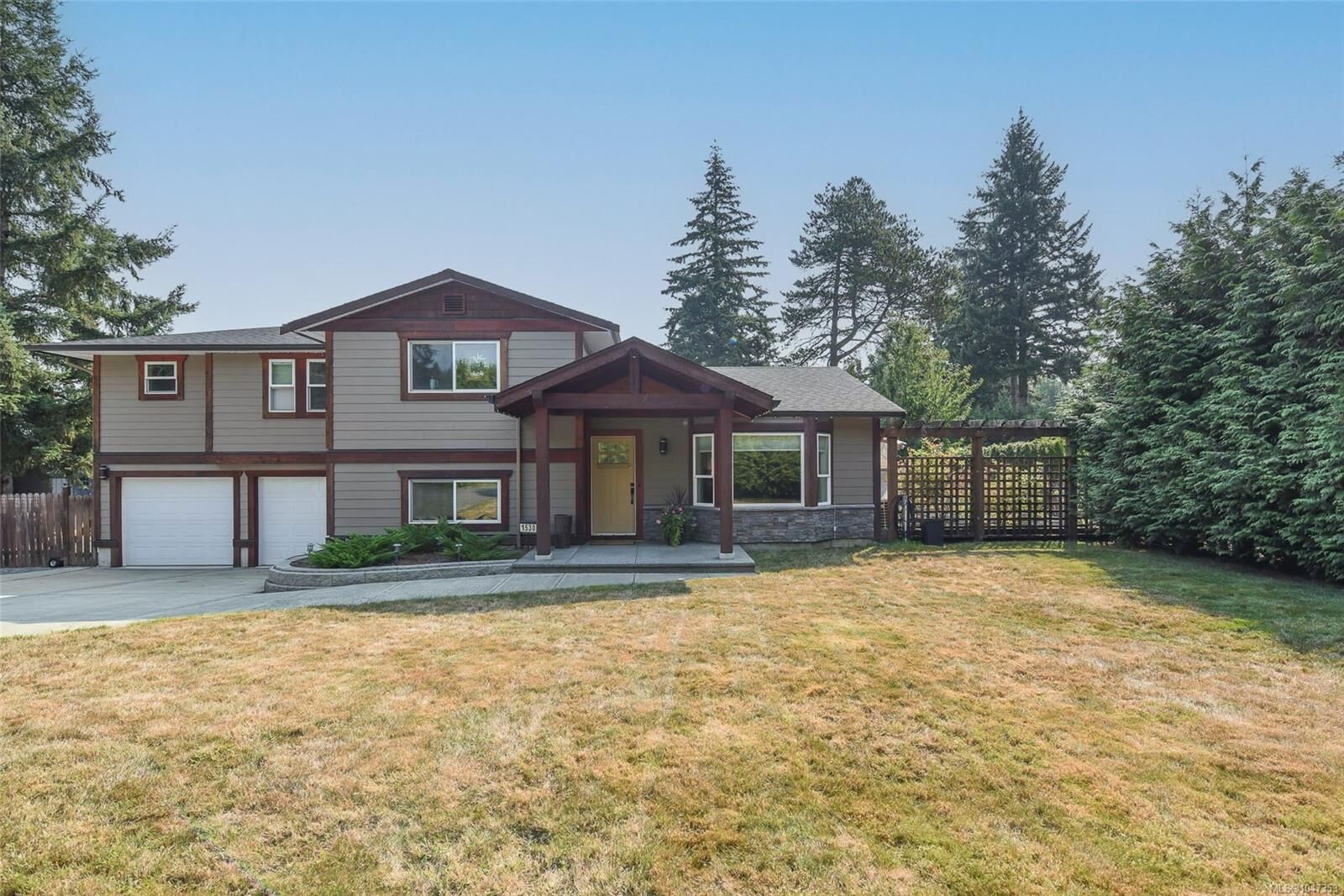Property Photo: 1530 Grayling Dr BC V9M 3Z7