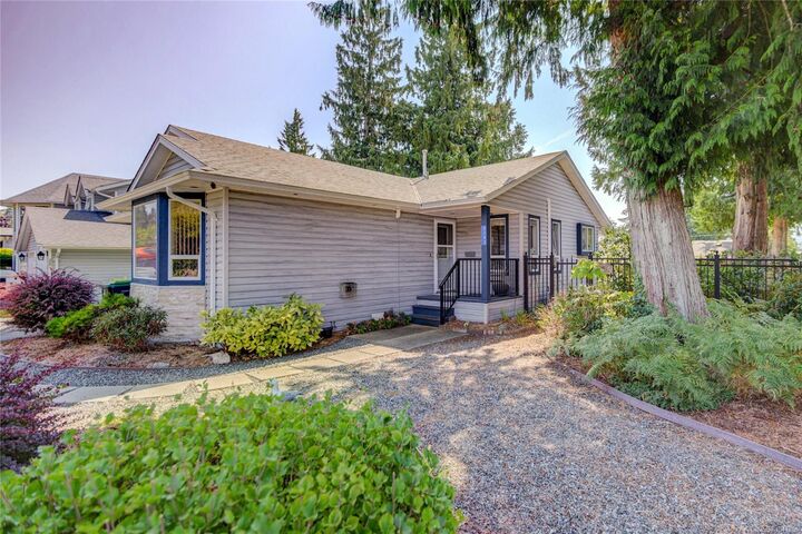 Property Photo: 2193 Cardinal Pl BC V9M 3G2