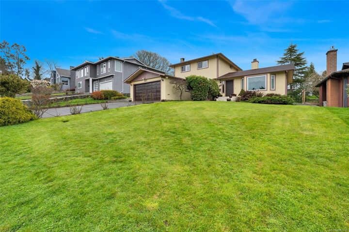 Property Photo: 803 Kimberly Pl BC V8X 4R2