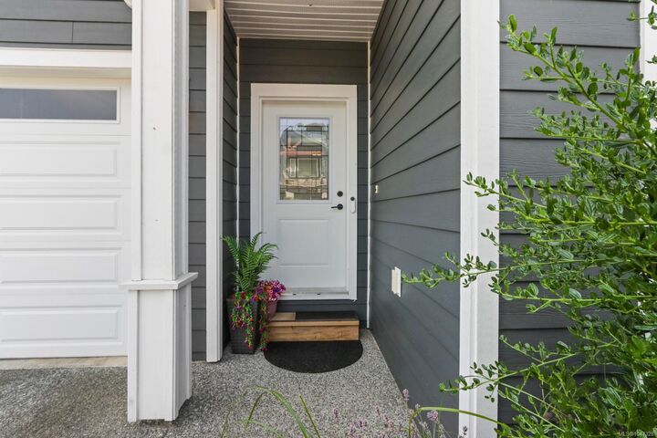 Property Photo: 234 Golden Oaks Cres BC V9T 0K8