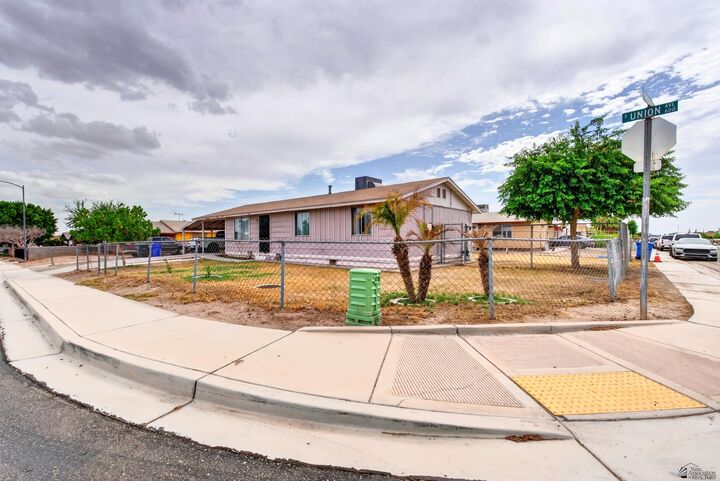 Property Photo: 611 S Union Ave AZ 85350
