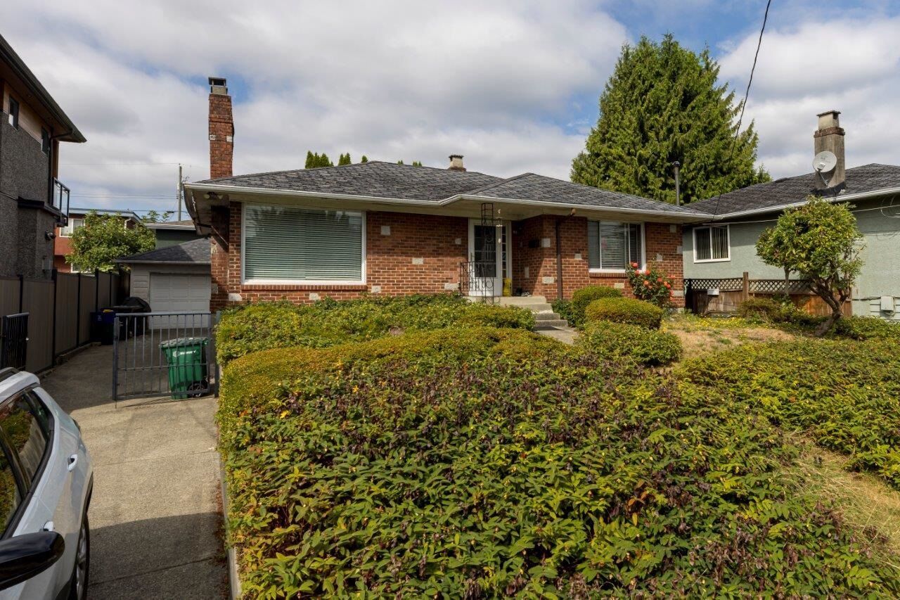 Property Photo: 911 Sperling Avenue BC V5B 4H7