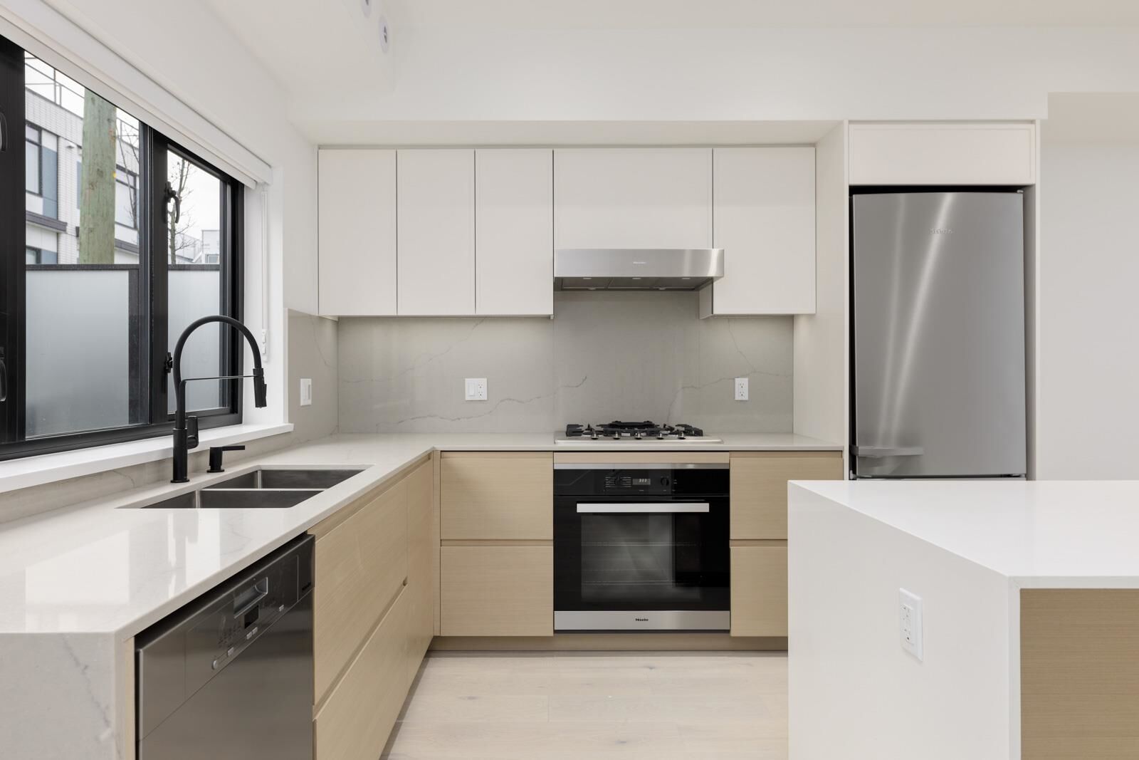 Property Photo:  550 W 28th Avenue 52  BC V5Z 2H1 