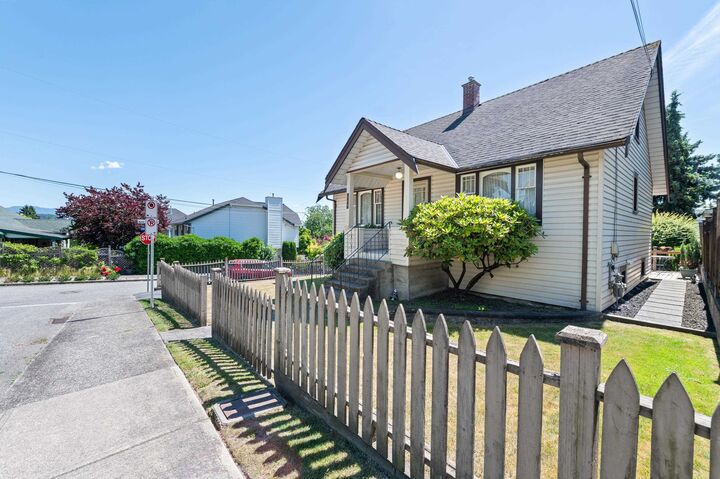 Property Photo: 454 Elmer Street BC V3L 4M5