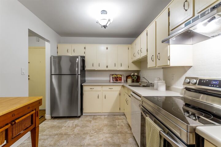 Property Photo:  1561 Vidal Street 108  BC V4B 5A7 