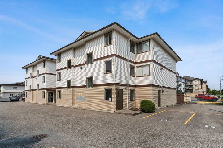 7435 Shaw Avenue 109 — photo 1