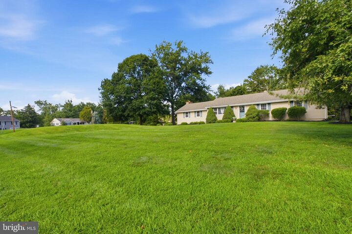 Property Photo:  7 Morningside Drive  NJ 08534 