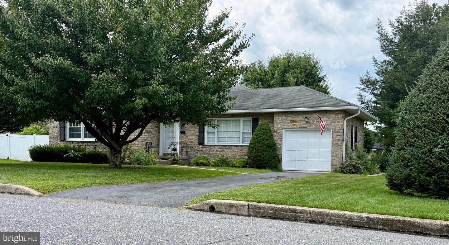 Property Photo:  175 Orchard Circle  PA 17225 
