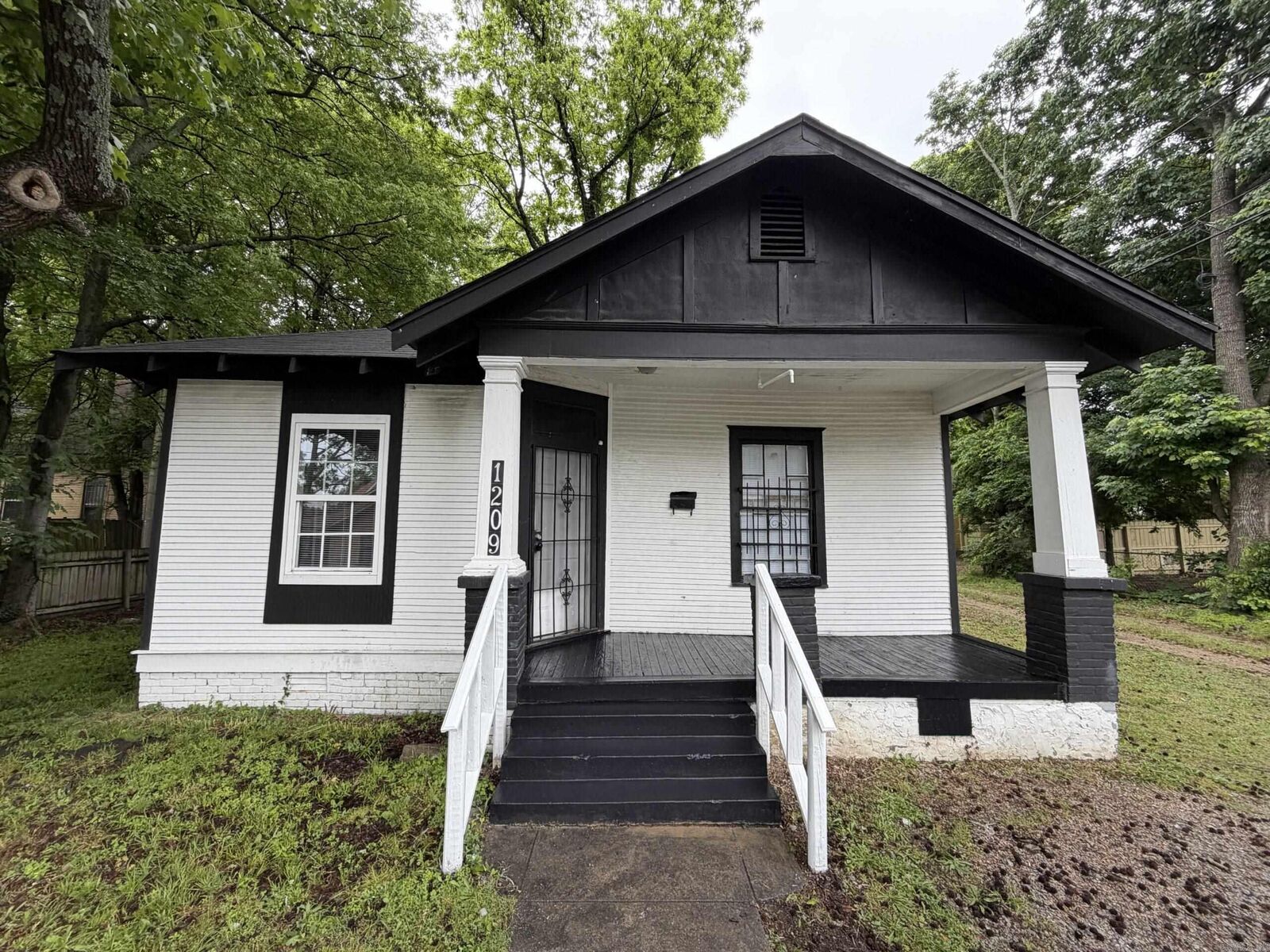 Property Photo:  70 Unit  AR 72204 