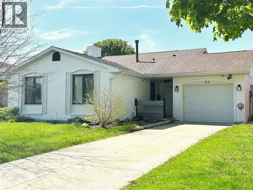 Property Photo: 25 Durco Avenue ON N7S 4N3
