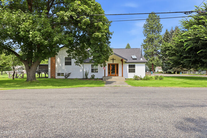 Property Photo:  1963 E Hanley Ave  ID 83815 