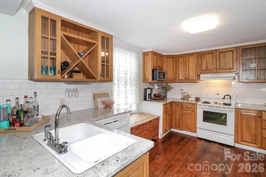 Property Photo: 115 W Henderson Street NC 28144