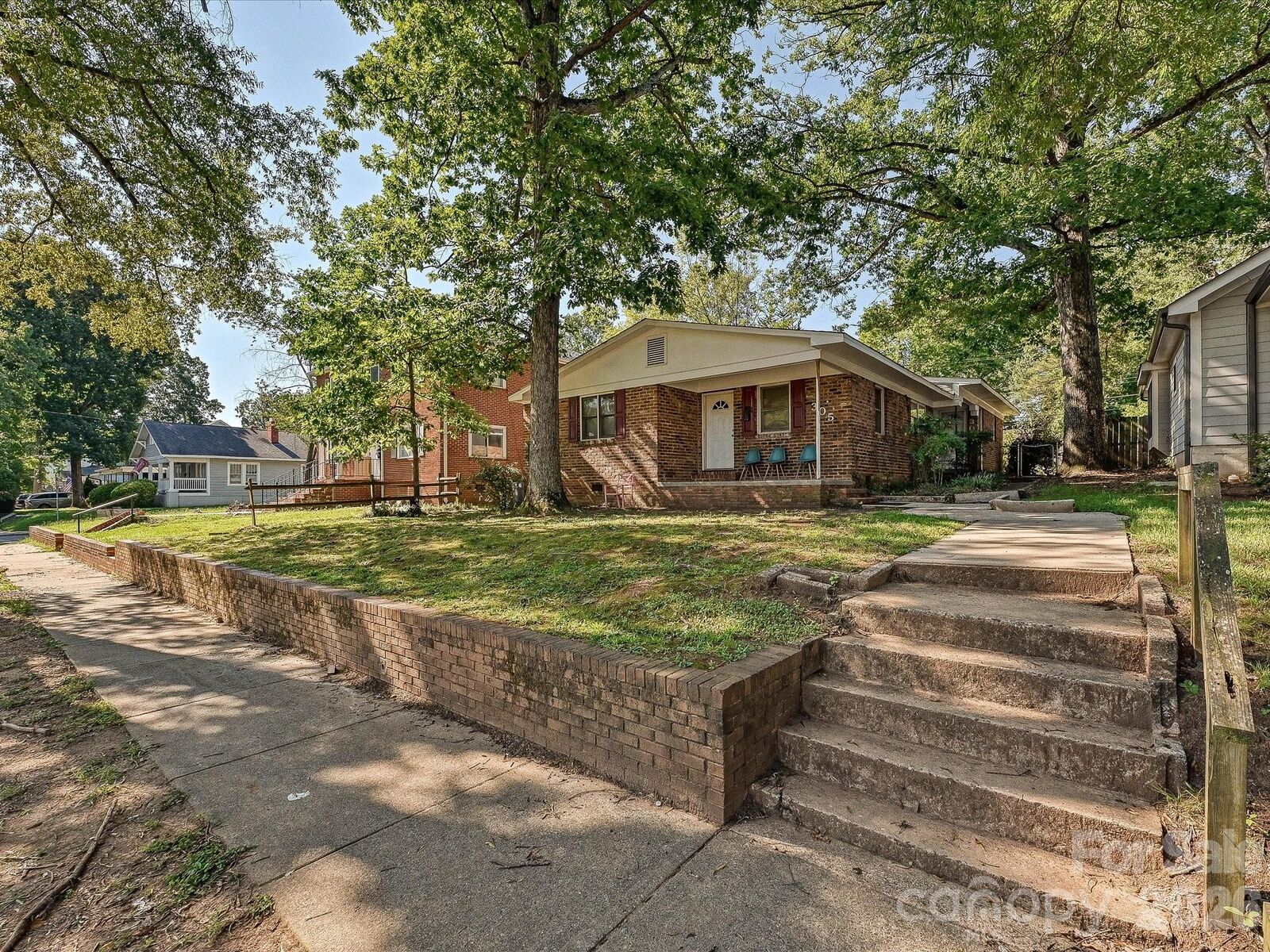 Property Photo:  305 Keswick Avenue  NC 28206 