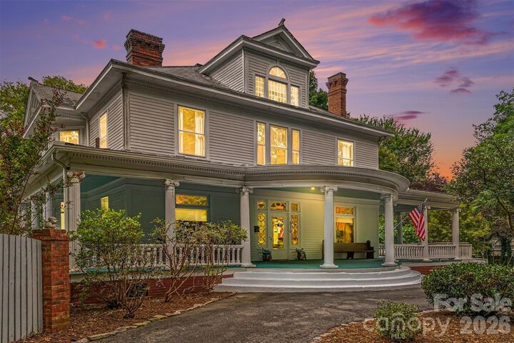 Property Photo:  810 E Franklin Street  NC 28112 