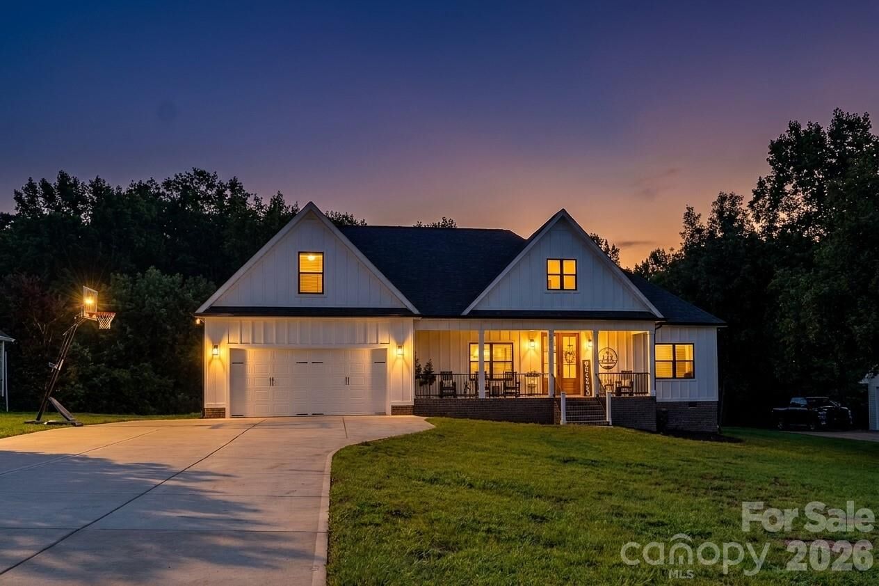 Property Photo:  3012 Cedar Point Drive  NC 28150 