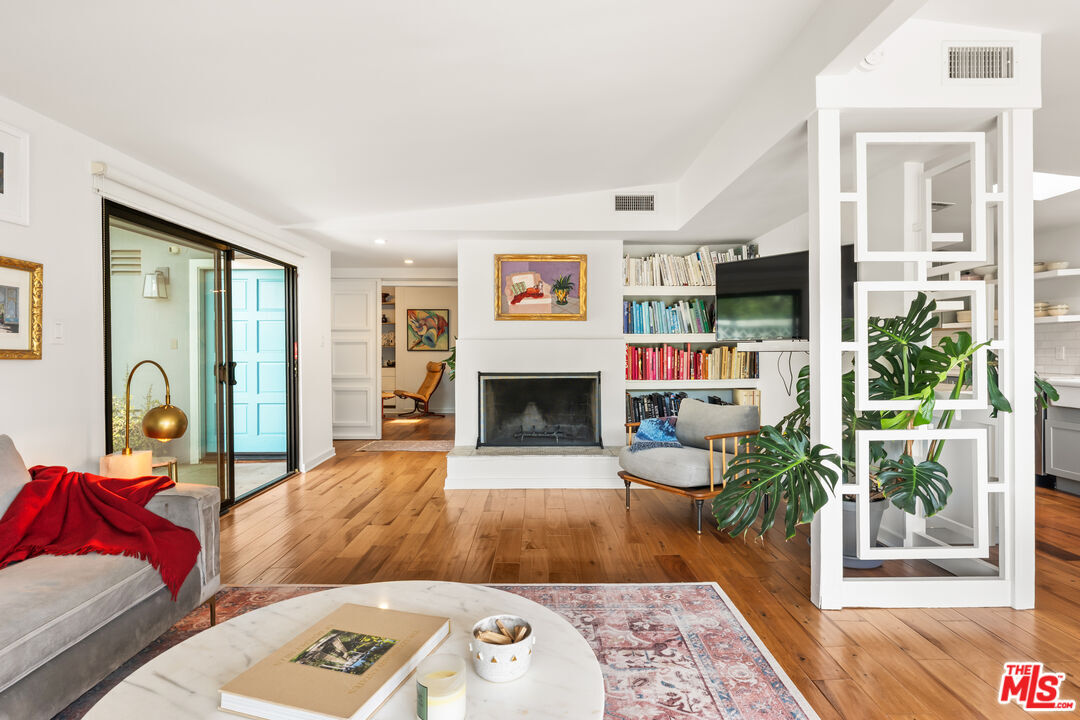 Property Photo:  3744 Buena Park Dr  CA 91604 