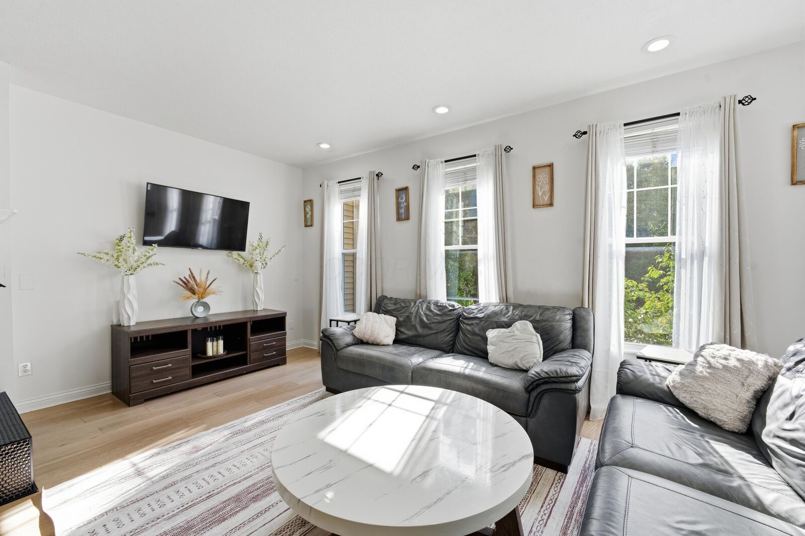 Property Photo:  2842 Acarie Drive  OH 43219 