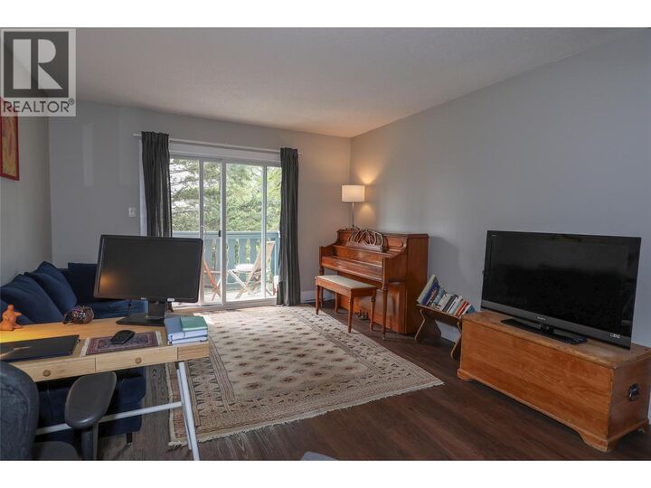 Property Photo: 650 Knighton Road 3 BC V1A 1E2